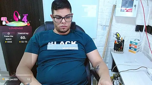 Show modela Realjoel01 na web-kameri