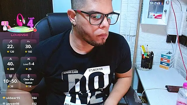 Realjoel01: διαδικτυακό σόου στην κάμερα