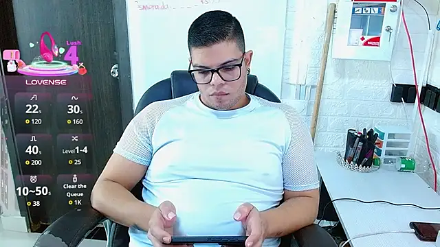 Realjoel01 Show in webcam