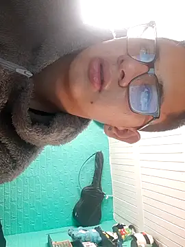 Show modela mikeuq71 na web-kameri