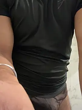 eidennnn8: διαδικτυακό σόου στην κάμερα