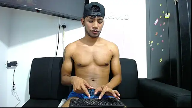 Dominik_HOT Webcam Show