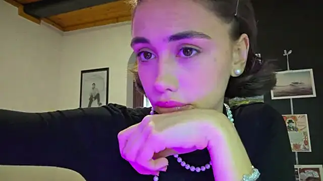Mikka_Sargoni Webcam Show