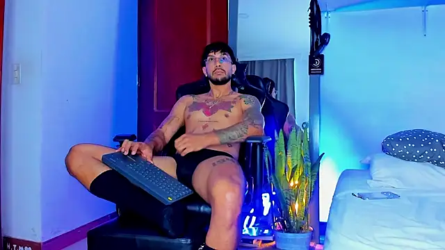 LiamUribe webcam show