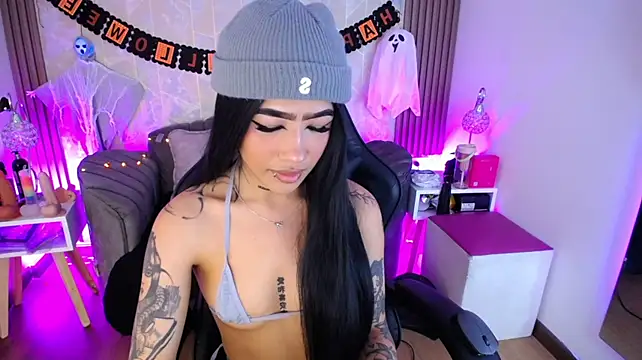 Raven_Wood Adlı Modelin Canlı XXX Sohbeti