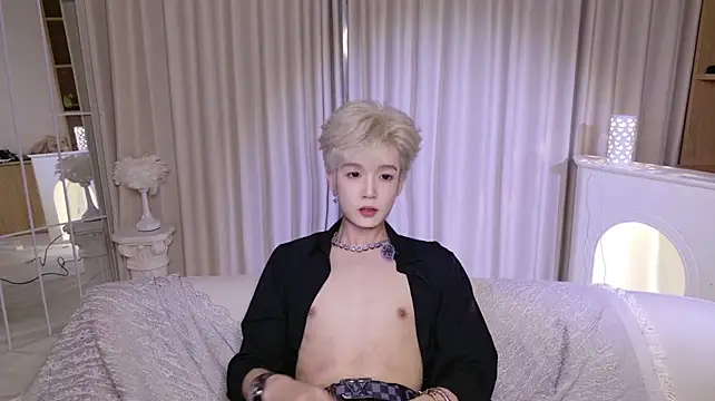 XiaoHuiHui-111's Webcam Show