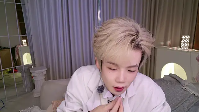 XiaoHuiHui-111 Show Webcam