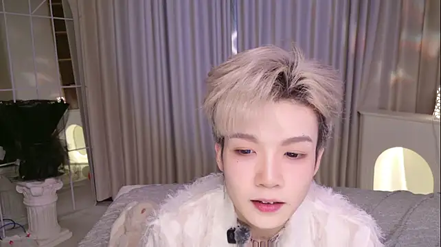 XiaoHuiHui-111 Pertunjukan Webcam