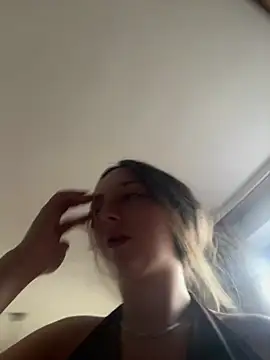 Stellaa19 Show in webcam