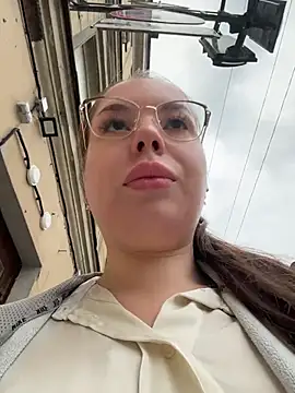 MeliMoon live XXX chat