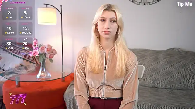 ChiaCatucci's Live Sex Cam Show