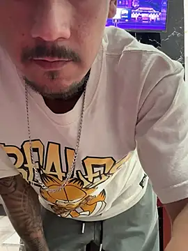 ndres1994 Show in webcam