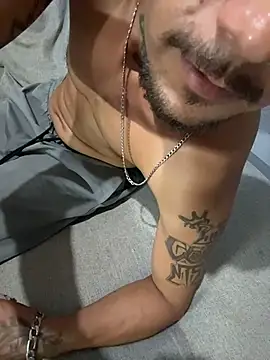 ndres1994 Show in webcam