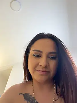 Show modela Arya_Brown_ na web-kameri