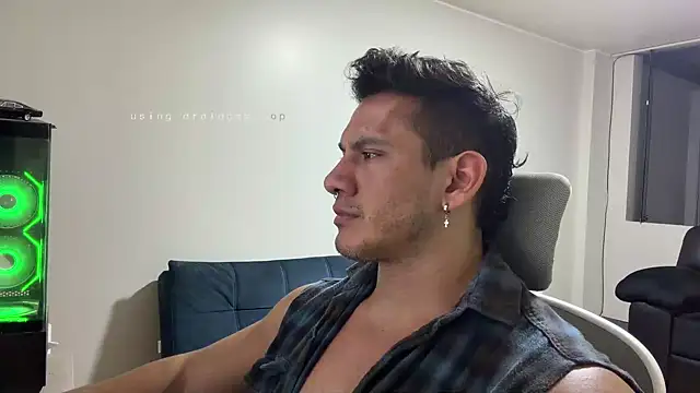 Show modela DominicVeinss na web-kameri