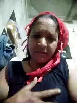 HotLoomaraj29's Webcam Show