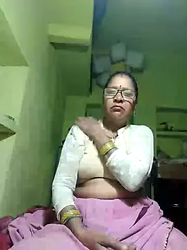 HotLoomaraj29's Webcam Show