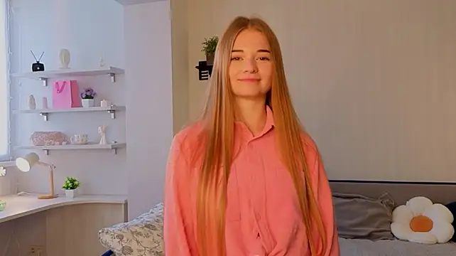EffieFruin Adlı Modelin Canlı XXX Sohbeti