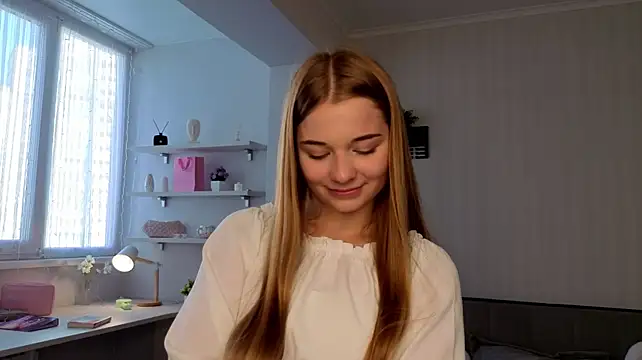 EffieFruin's Live XXX Chat