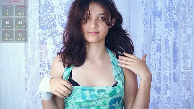 Show modela KiaConfrey na web-kameri