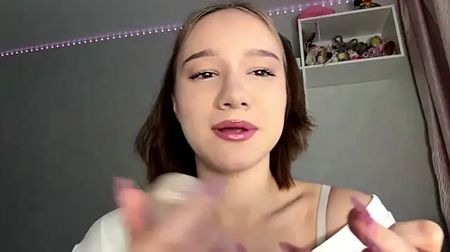 Show modela DonetteAlaya na web-kameri