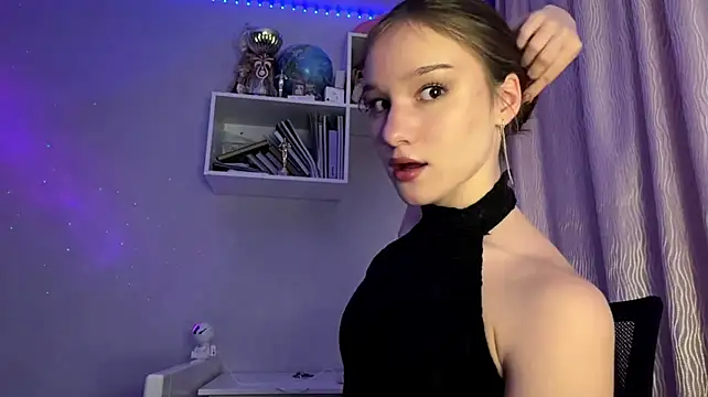 DonetteAlayan Webbikameraesitys