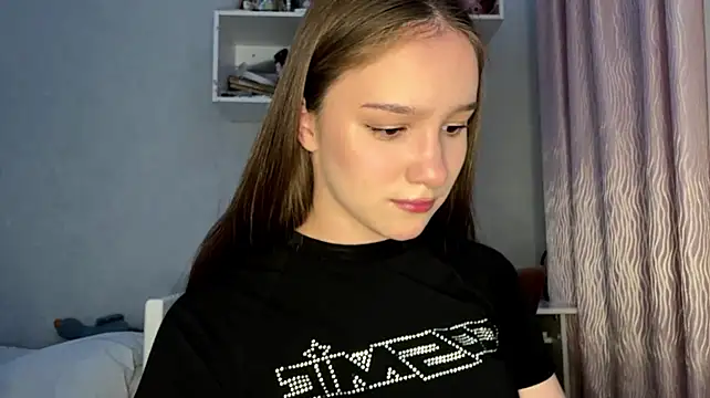 Show modela DonetteAlaya na web-kameri