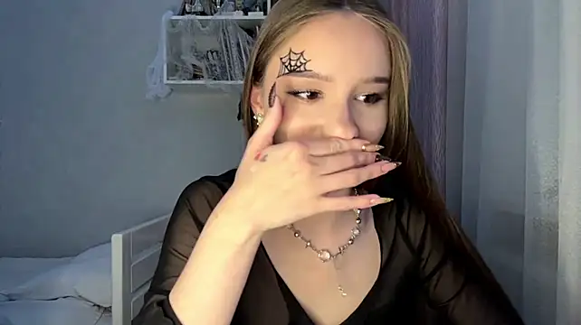 Show modela DonetteAlaya na web-kameri