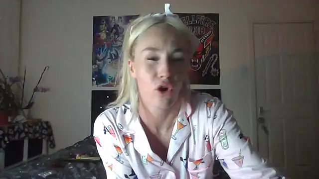 BlazingBaddie420 – webcam-show