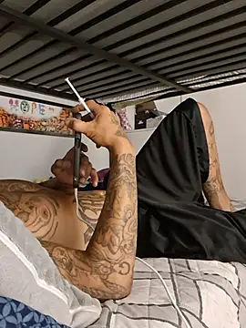 Pokazy przed kamerką – eatpussandDick