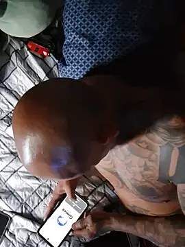 הופעת וובקאם של eatpussandDick