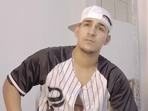 Massimo_11's Webcam Show