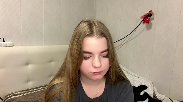 LiviaSmelserのライブXXXチャット