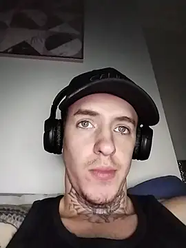 Show modela AceMonroe na web-kameri
