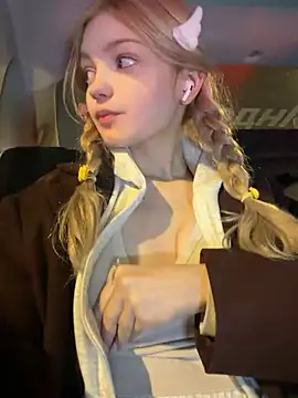 Show modela elsawhere na web-kameri