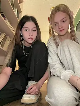 elsawhere Show in webcam