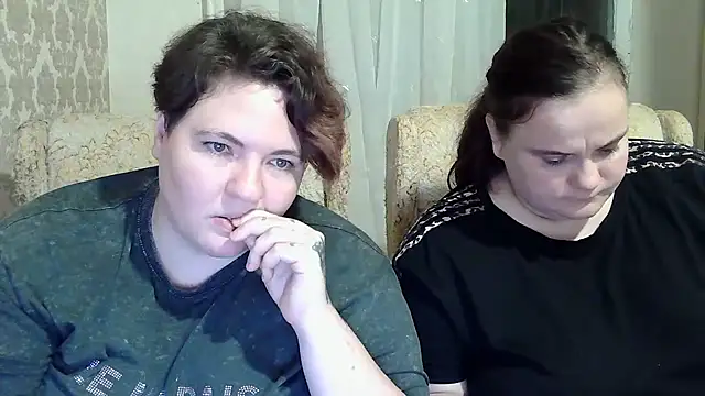 EmmaXKristall Show in webcam