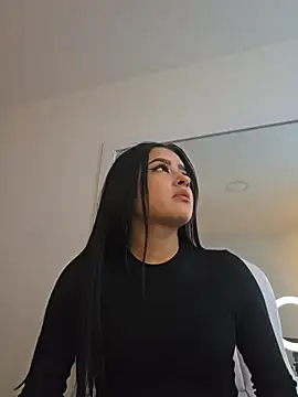 Show modela Emilygh1_ na web-kameri