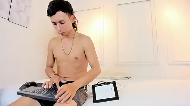 Naomi_and_jakeのウェブカメラショー