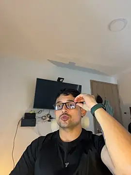 TroyeKnight webcam show