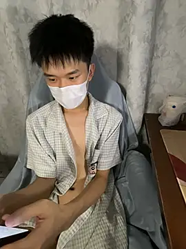 Zhang_yiovo Show in webcam