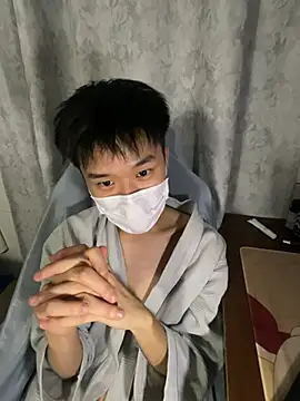 Zhang_yiovo Show in webcam