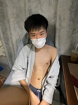 Zhang_yiovo Show in webcam