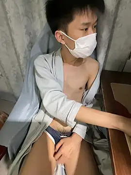 Zhang_yiovo 网络视讯表演