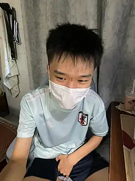Pokazy przed kamerką – Zhang_yiovo