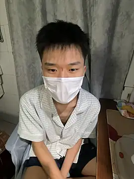 Zhang_yiovo Show in webcam
