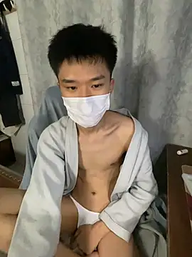 Pokazy przed kamerką – Zhang_yiovo
