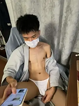 Zhang_yiovo Show in webcam