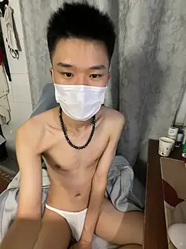 Zhang_yiovo Show in webcam