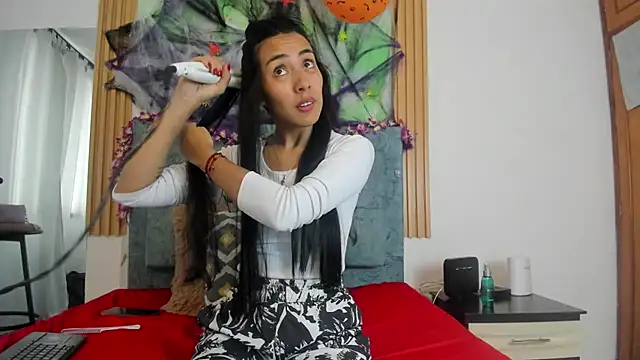 lorethablaze XXX чат на живо